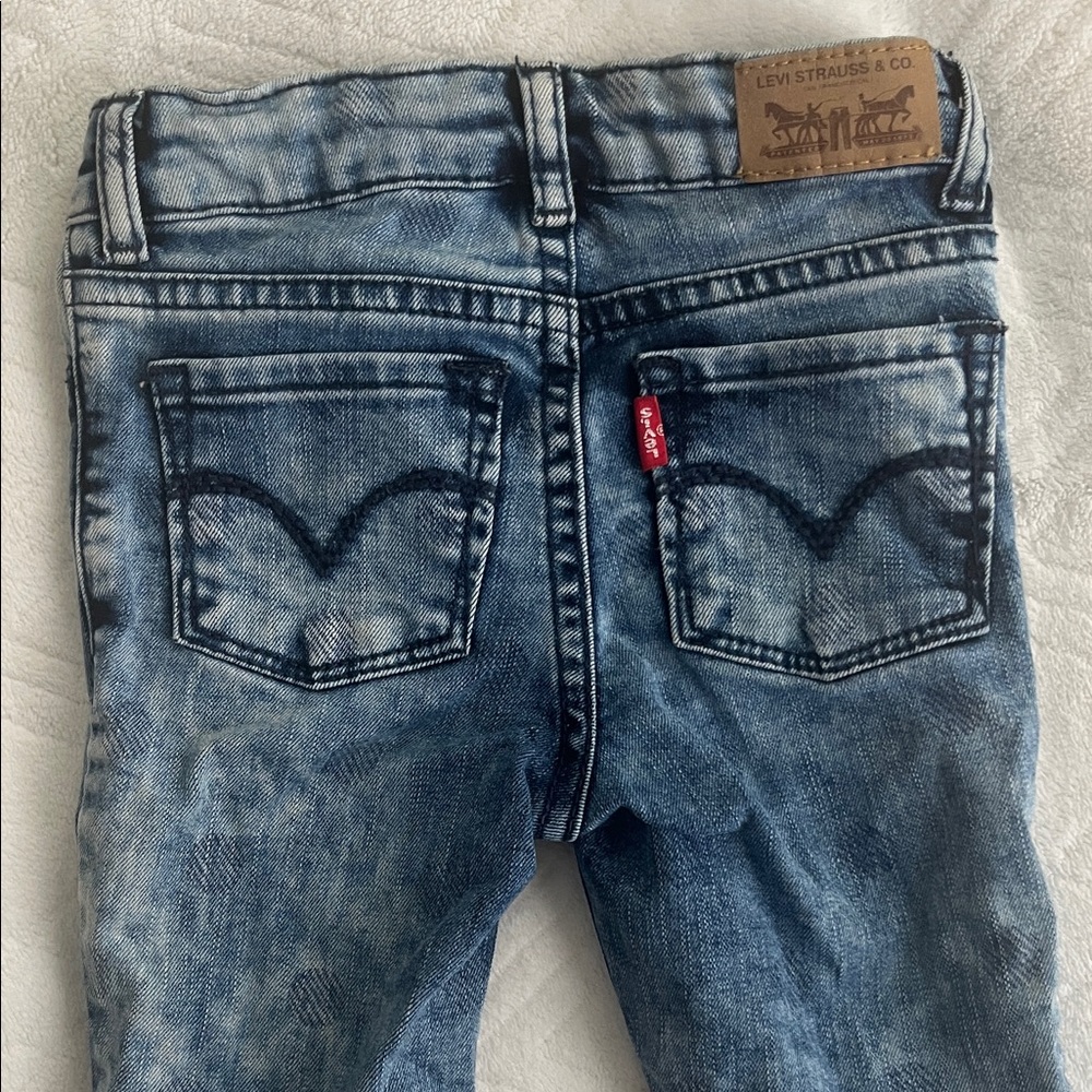 Levi’s - Picture 2 of 4